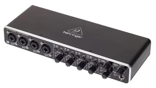 Behringer UMC404HD